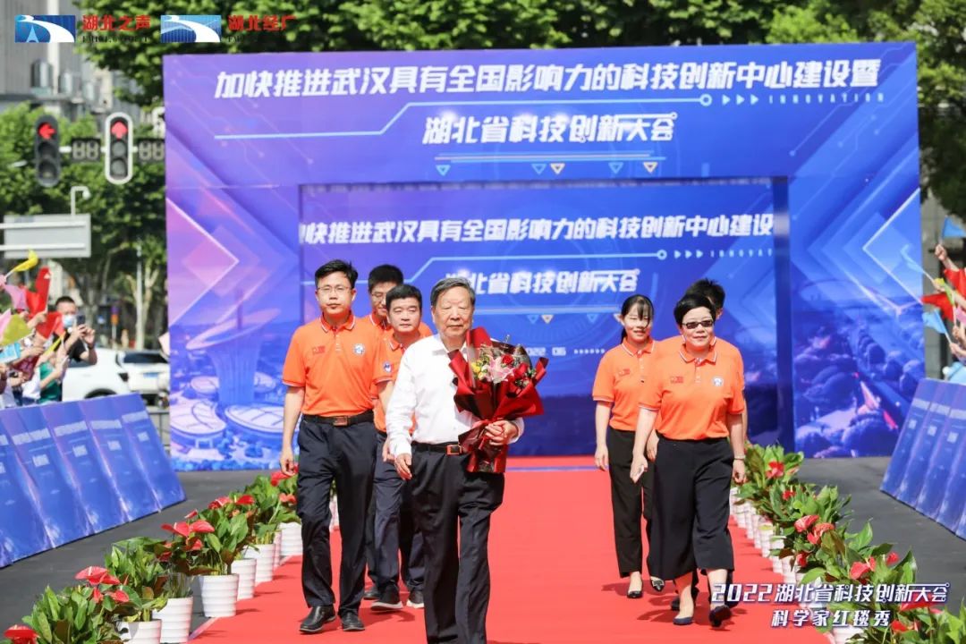 李德仁教授获奖.jpg